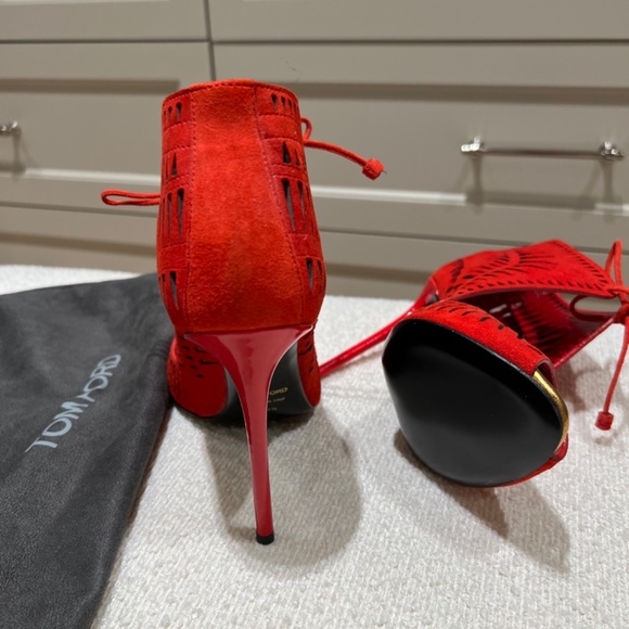 Tom Ford Laser cut peep toe suede heels - Picture 4 of 5